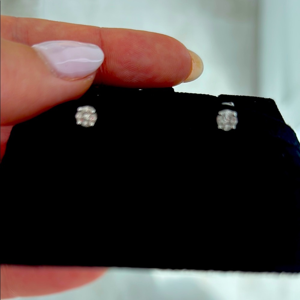 Ring Concierge Diamond Illusion Stud .75 total carats. Natural Diamonds.